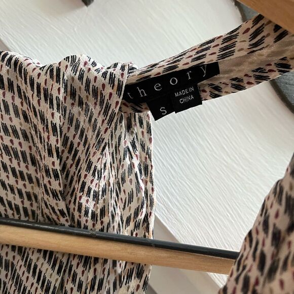 Theory Silk Print Drape Back Tie Front Sleeveless Blouse sz S EUC - Picture 2 of 7